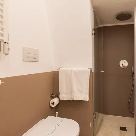 לינה וארוחת בוקר La Loggetta אוג'נטו